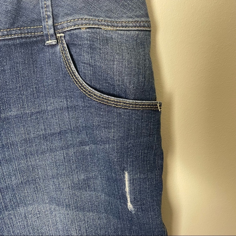 Lane Bryant Genius Fit Medium Wash Denim Capri Size 22 - Picture 2 of 13